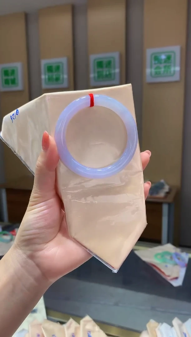 翡翠手镯未镶嵌- Q126圈口54.6