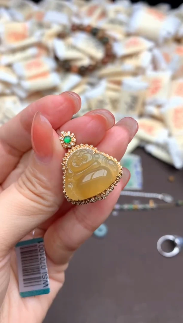 翡翠挂件18K金镶嵌一