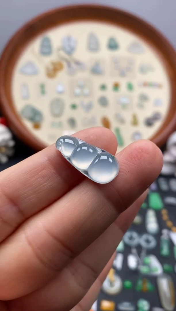 颈饰未镶嵌翡翠高冰豆子/芬