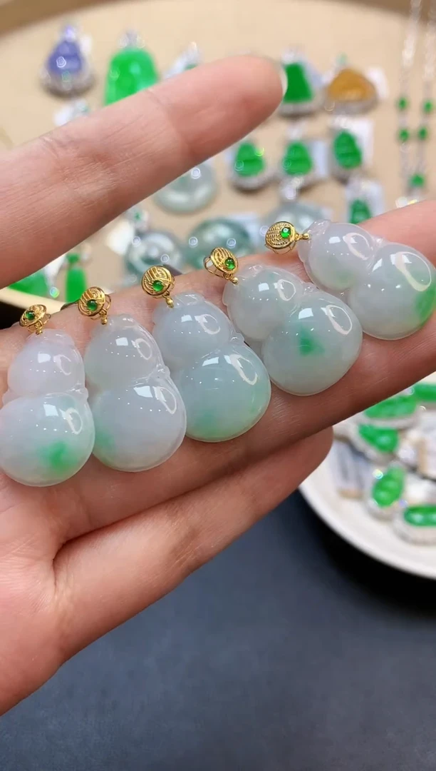 【闪购商品】翡翠吊坠(不含链)18K金镶嵌多样性发其一3683