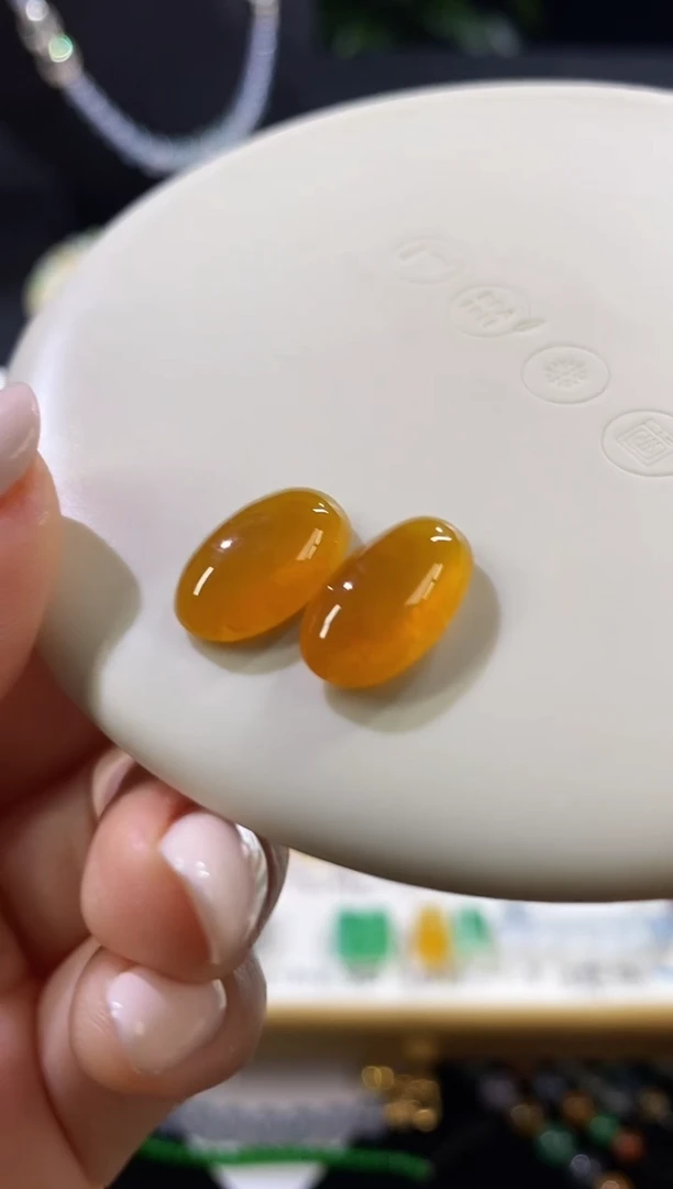 未镶嵌挂件翡翠一对蛋面