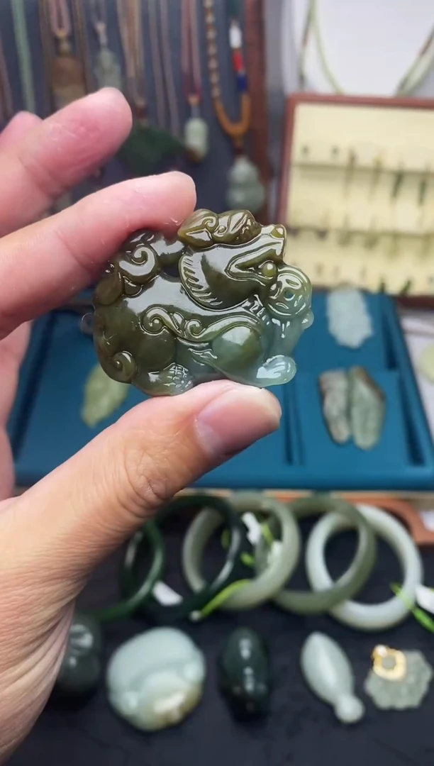 颈饰未镶嵌和田玉1