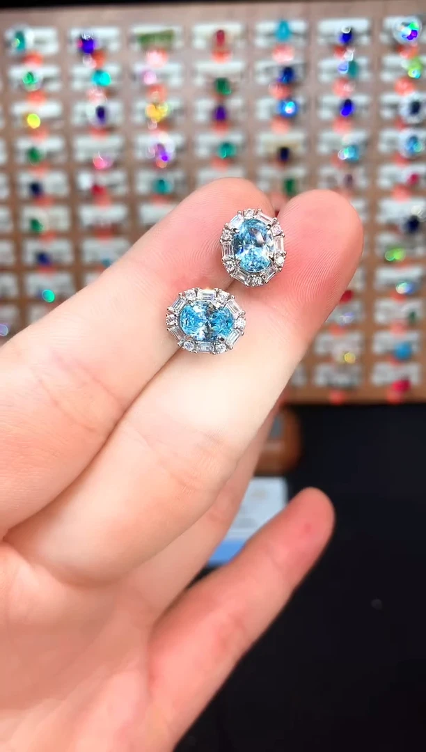 银S925镶嵌耳钉海蓝宝石....