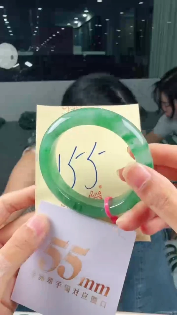 未镶嵌手镯石英质玉(非洲翠)有天然洒金亮片/矿点/棉线155