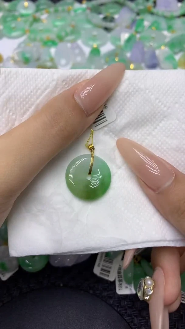翡翠18K金镶嵌颈饰111111111