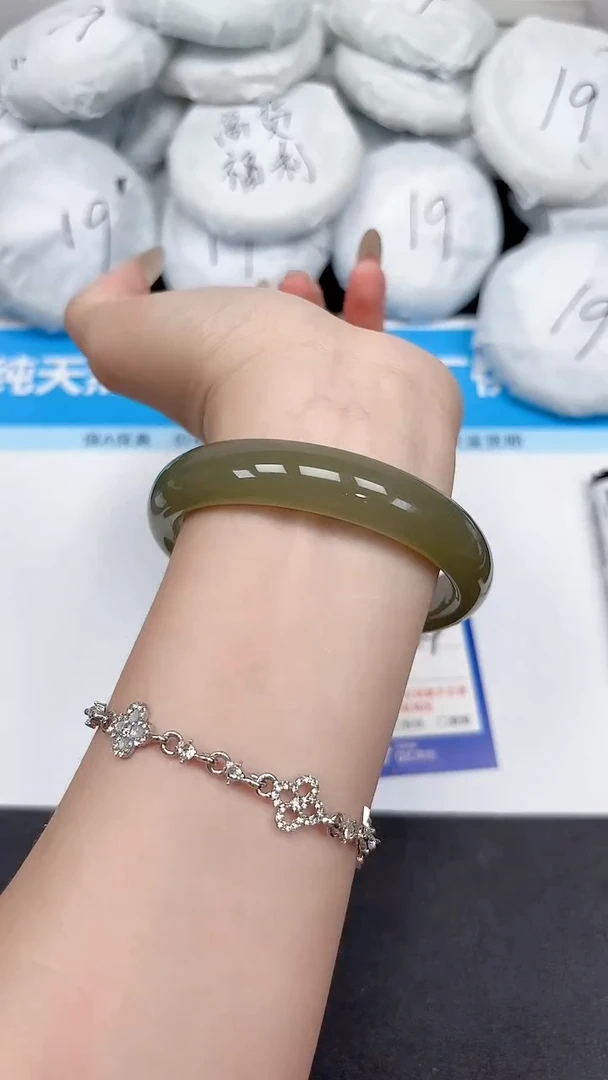 未镶嵌手镯石英质玉255/6364