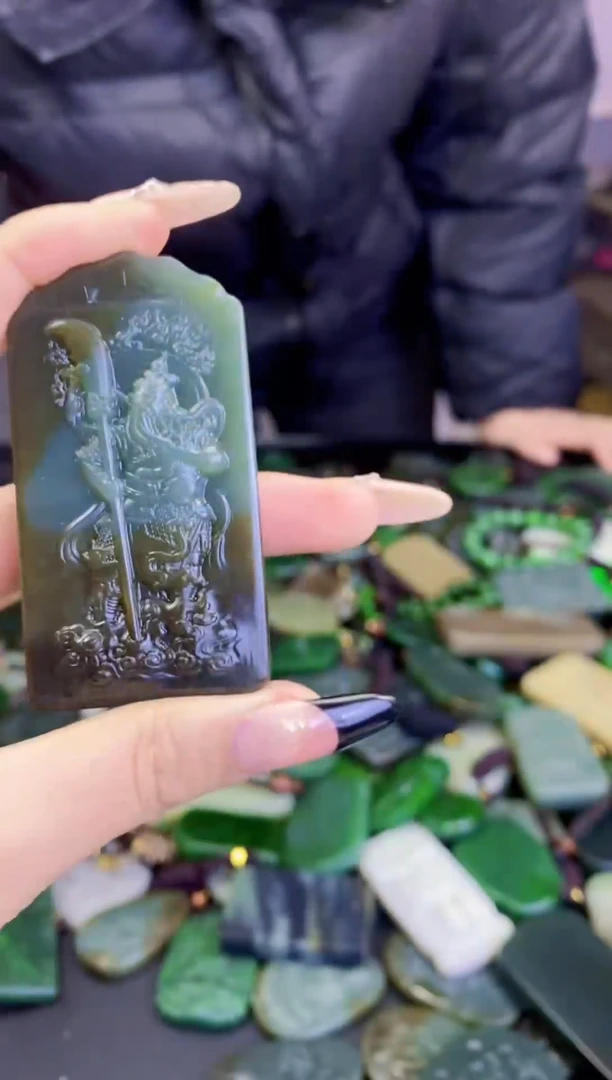 颈饰未镶嵌和田玉1