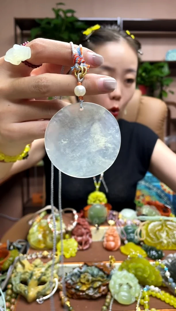 未镶嵌岫玉颈饰·