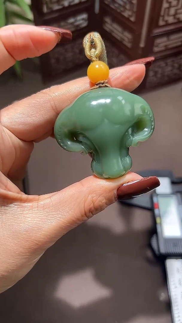 未镶嵌和田玉挂件和田玉牛转乾坤挂件25