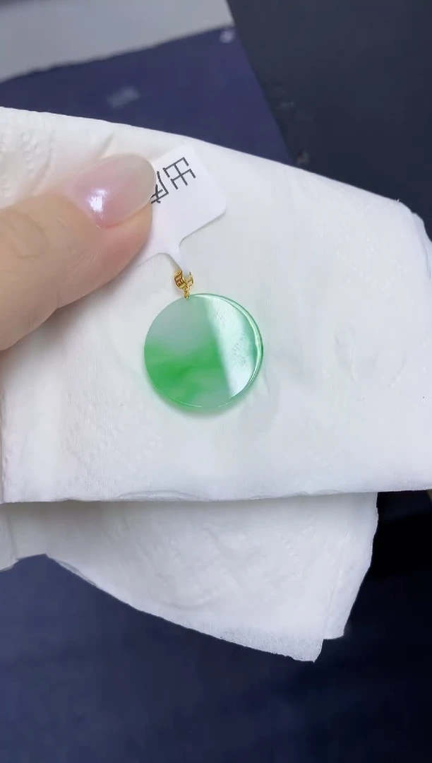 翡翠18K金镶嵌颈饰天然缅甸翡翠A货