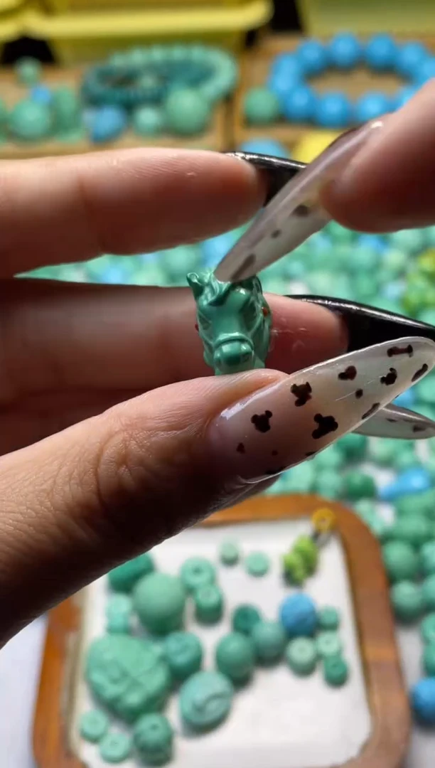 无非金属马头背云