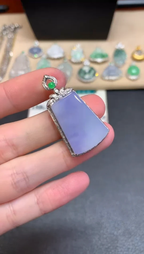 【闪购商品】翡翠颈饰18K金镶嵌无事牌【无服务费】