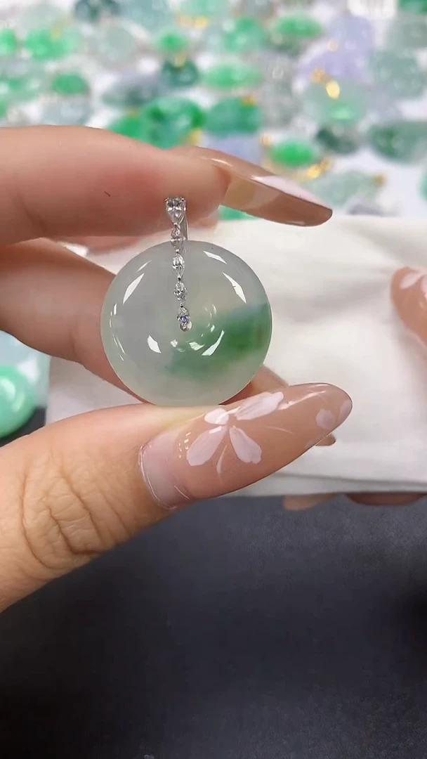 颈饰18K金镶嵌翡翠a货假一赔三支持复检百元上9元证书费自理