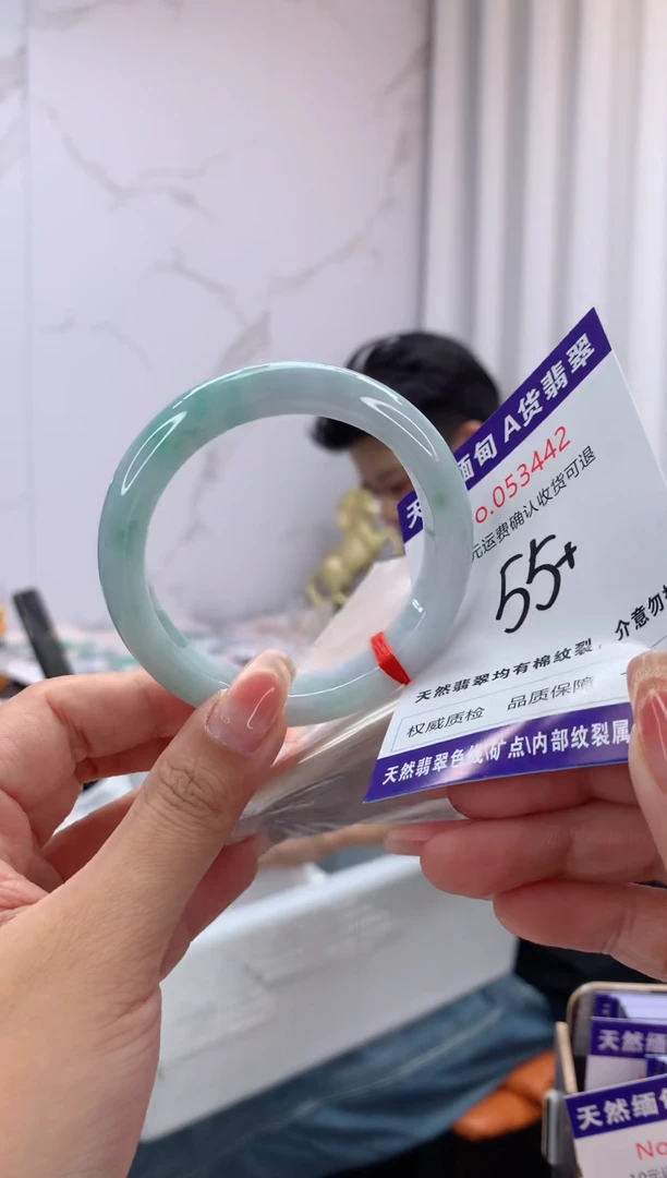 翡翠手镯未镶嵌有纹，完美者勿拍