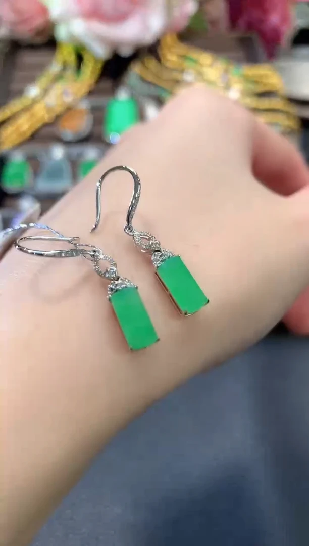 18K金镶嵌翡翠耳饰a54