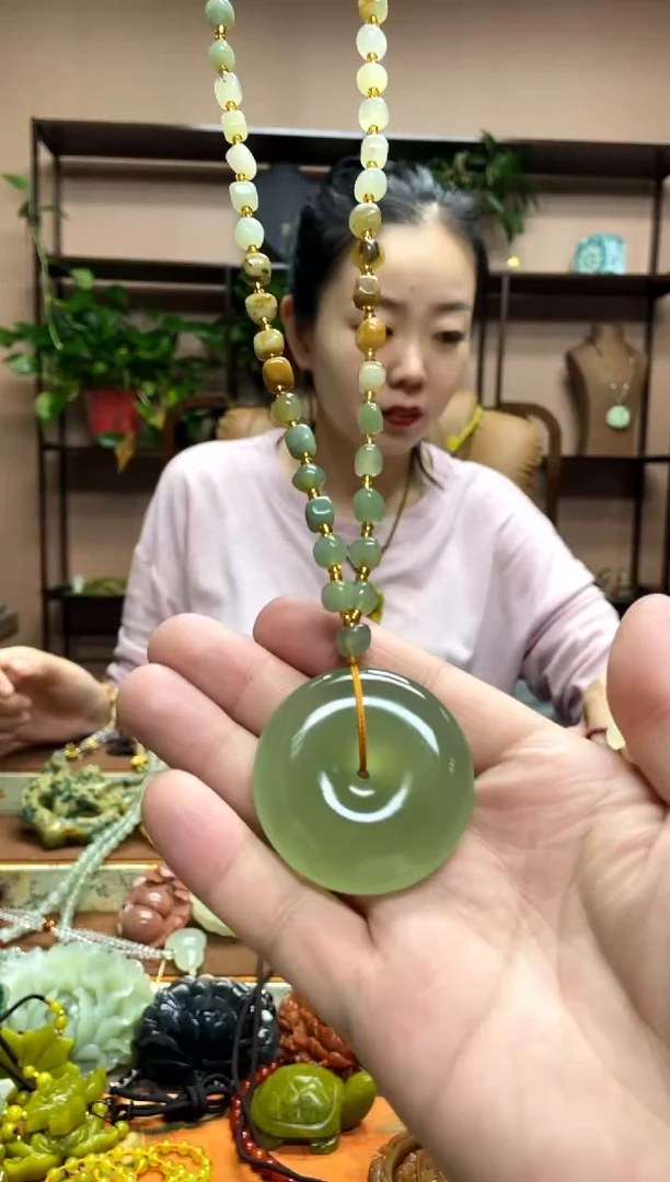 未镶嵌岫玉吊坠多样性发货发其中之一