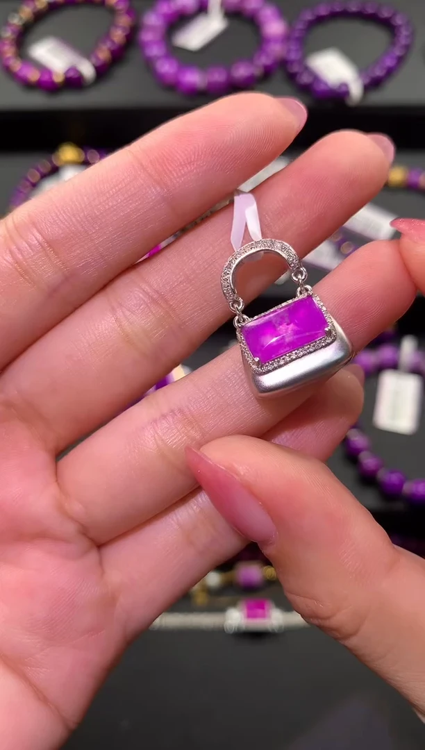 18K金镶嵌苏纪石（舒俱来）.吊坠