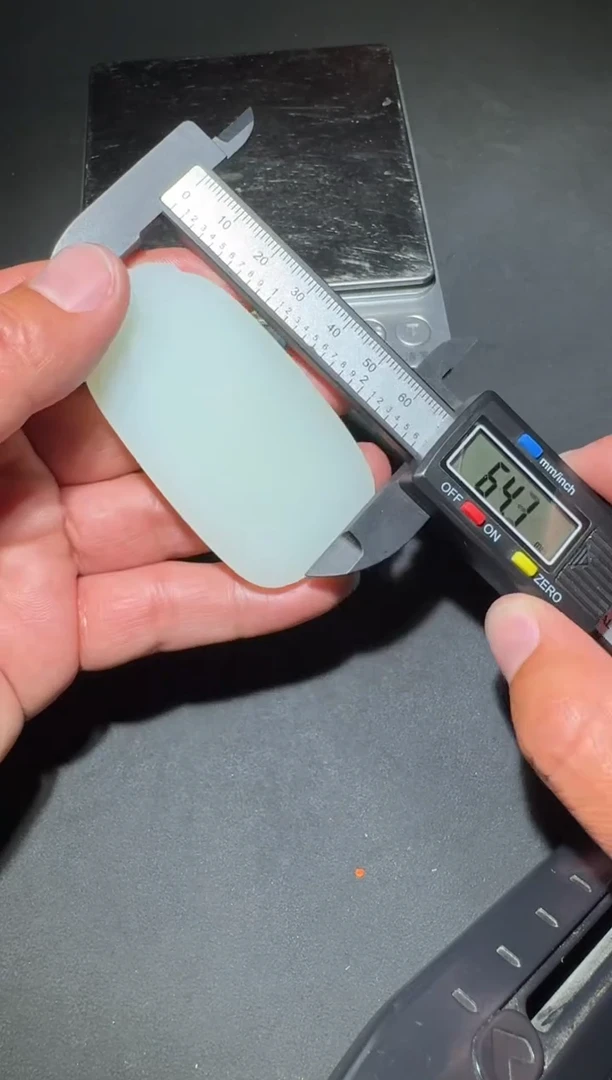 未镶嵌和田玉（糖玉）挂件和田玉