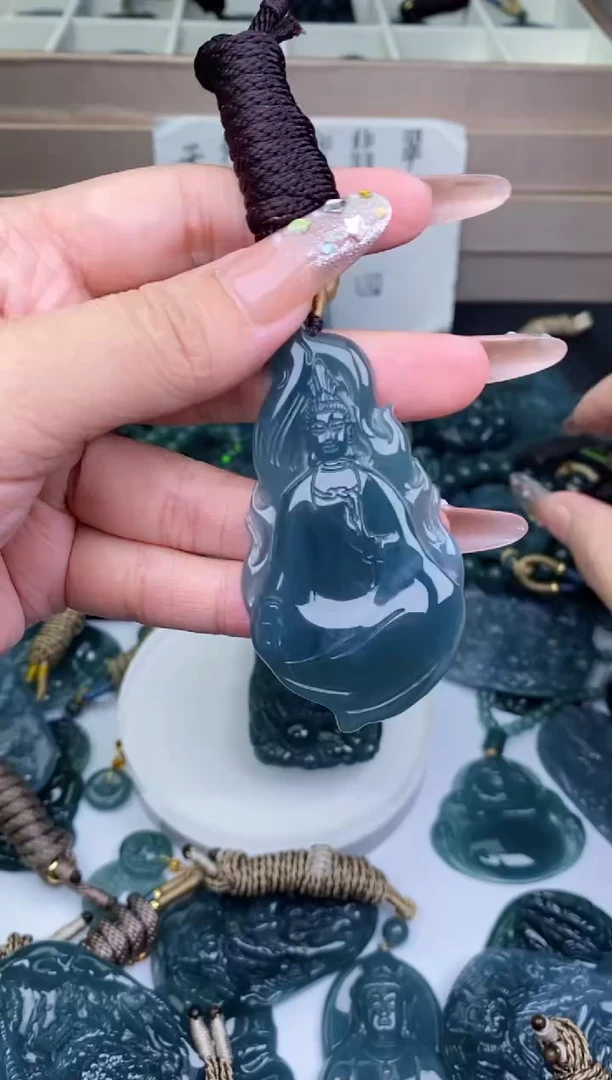 颈饰未镶嵌翡翠