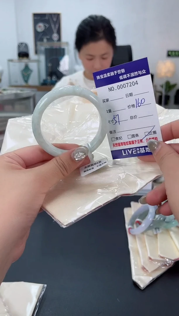 【闪购商品】翡翠手镯未镶嵌天然翡翠A货