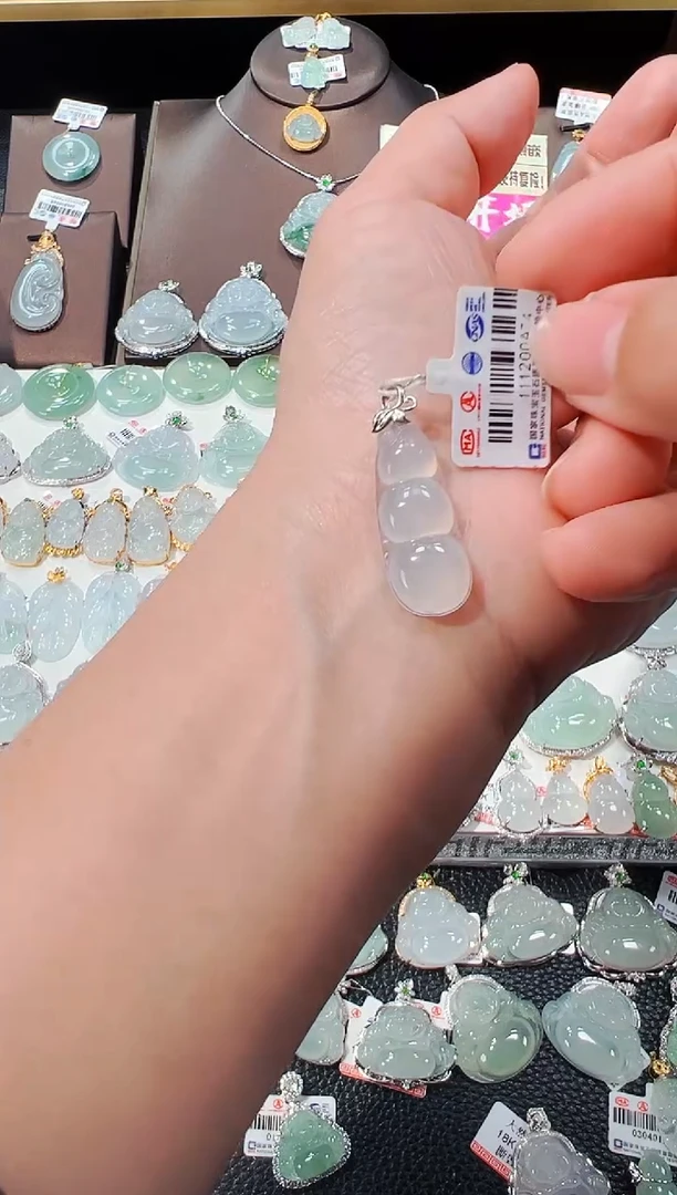 【闪购商品】翡翠吊坠(不含链)18K金镶嵌福豆吊坠A74