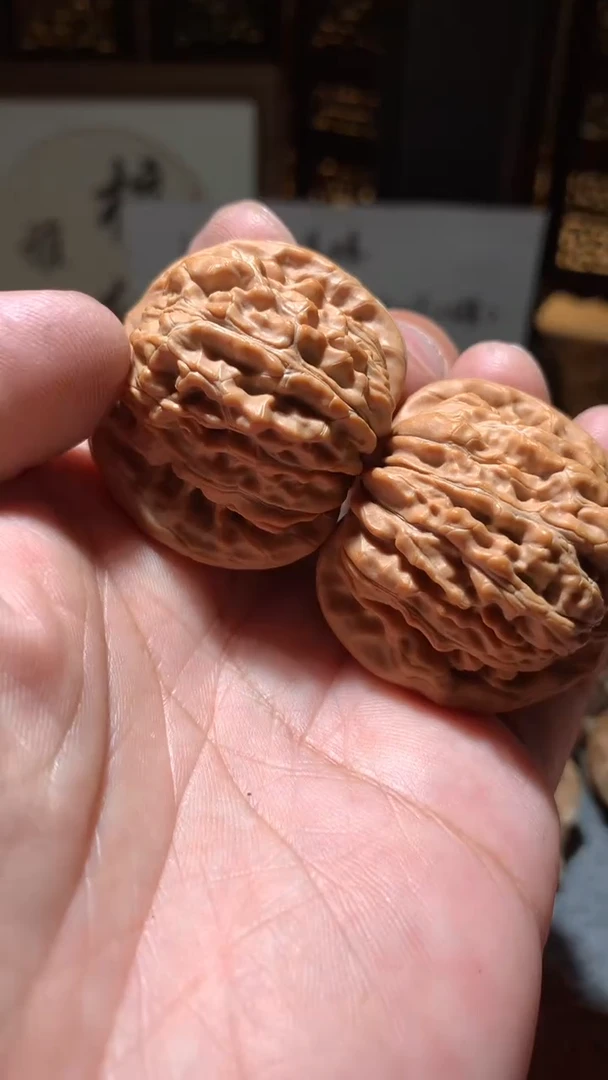 文玩核桃把件【核缘雅趣】39左右汉高楼，同尺寸随机发