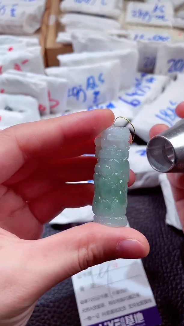 翡翠未镶嵌颈饰00001074