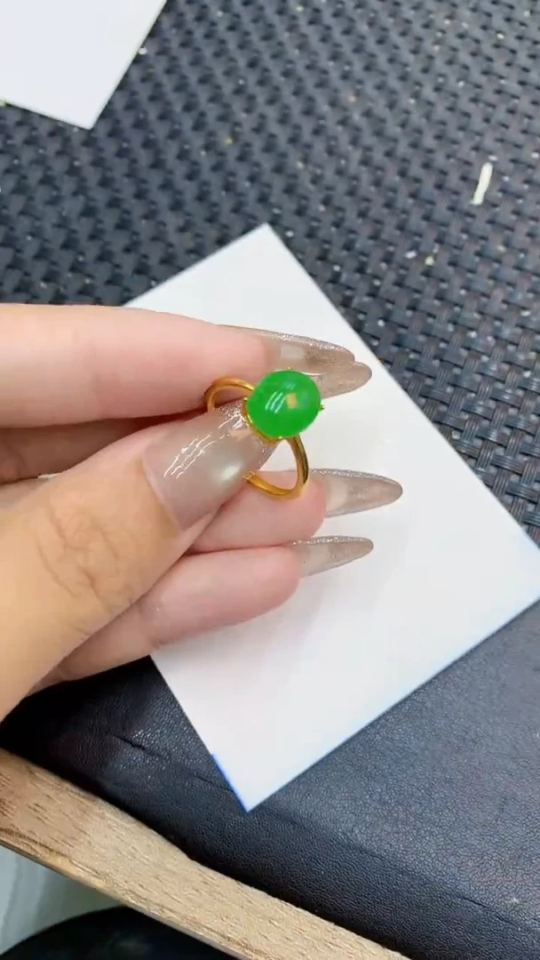 颈饰未镶嵌翡翠1