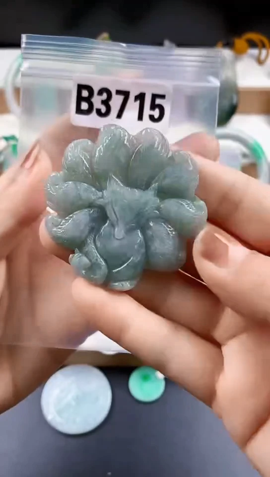 颈饰未镶嵌翡翠天然翡翠吊坠挂件