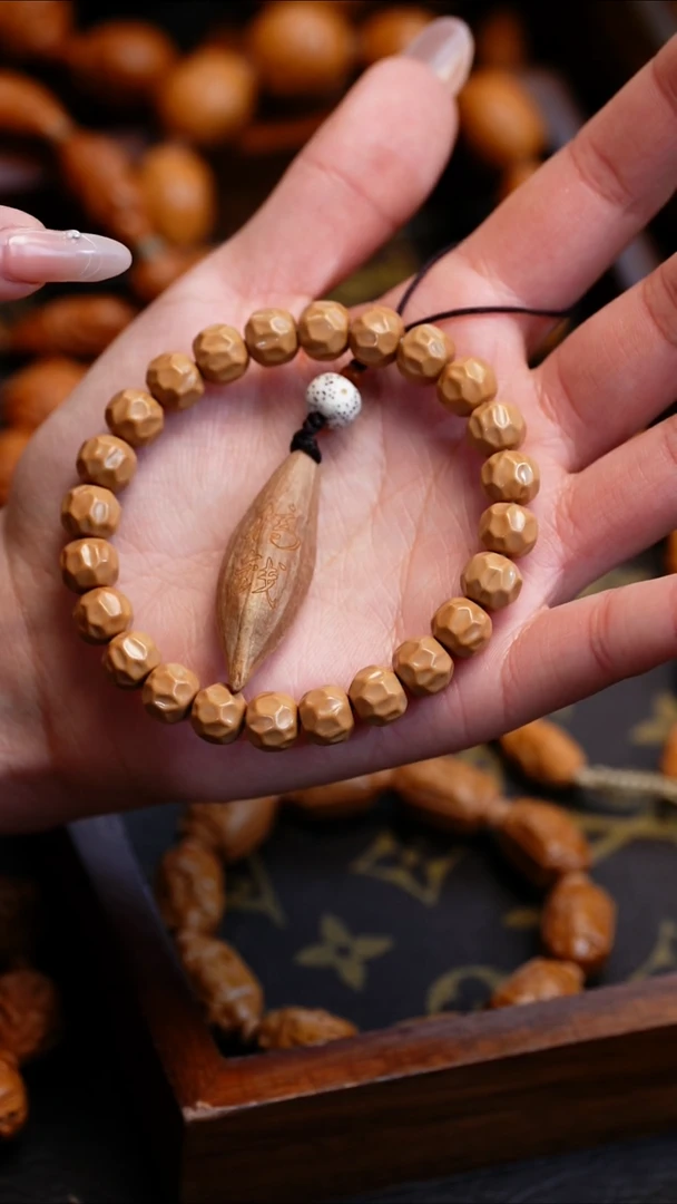 【闪购商品】橄榄核吊坠苏工橄榄核