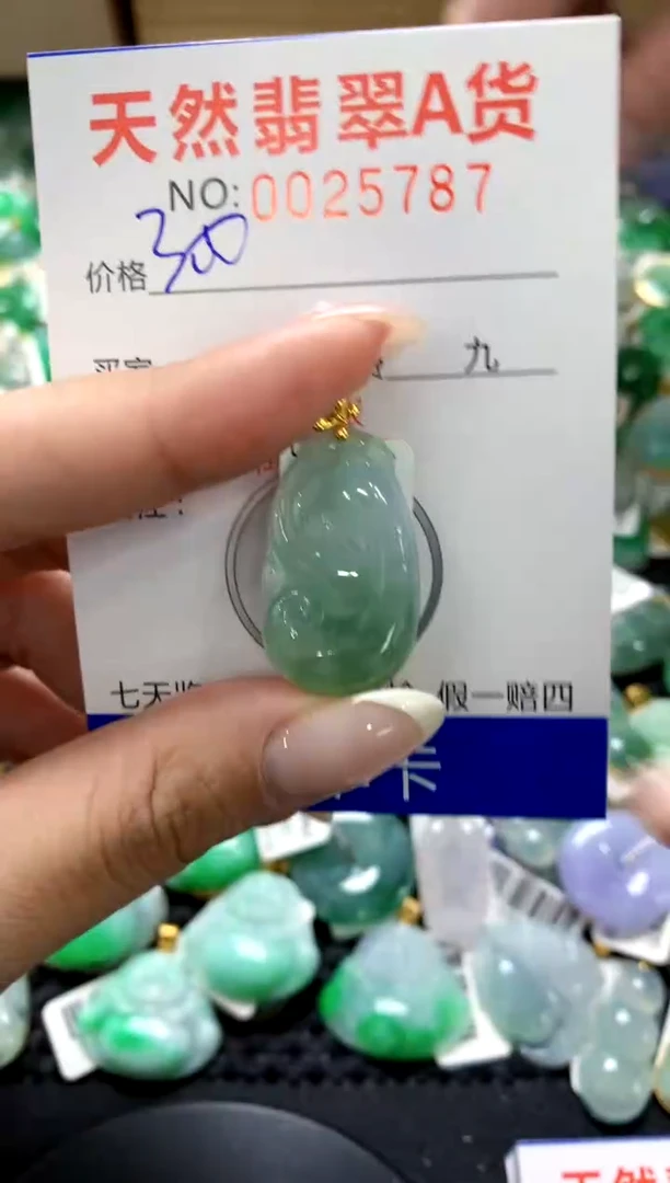 翡翠18K金镶嵌颈饰1111111111111111