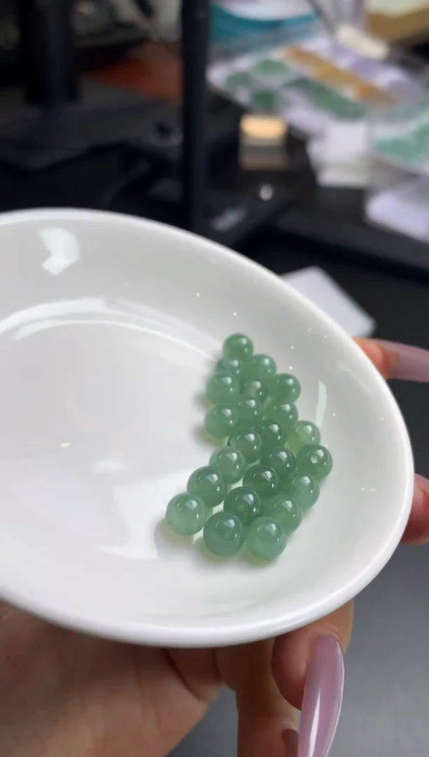 翡翠裸石多样性发一件