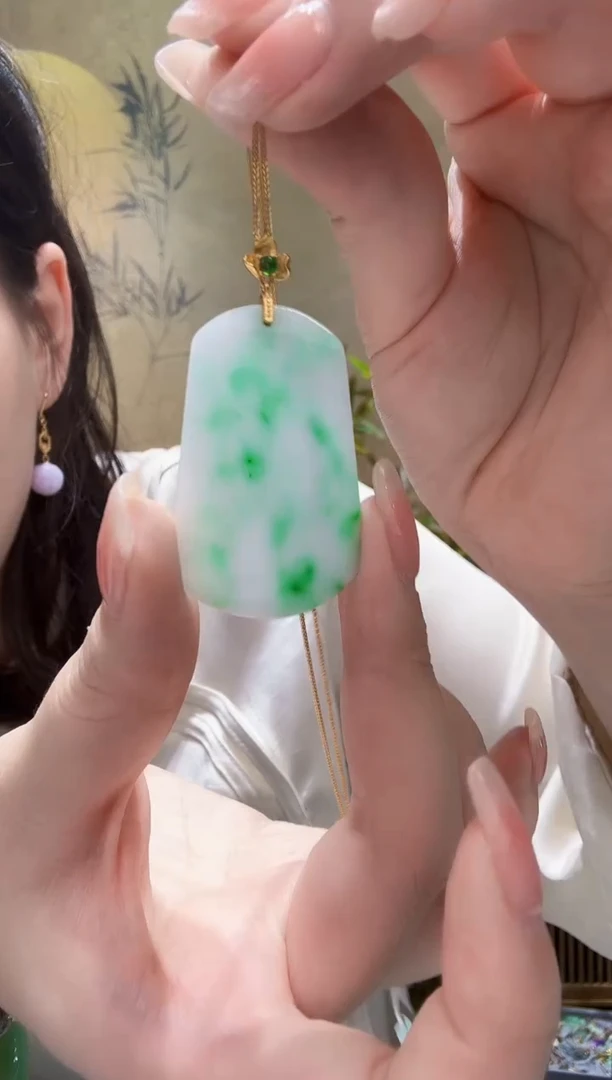 翡翠未镶嵌颈饰吊坠