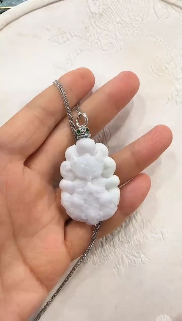 翡翠未镶嵌颈饰国风