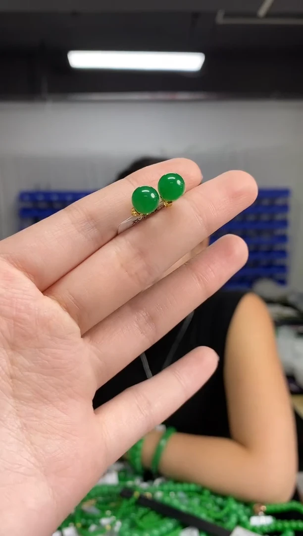 未镶嵌翡翠耳饰闪购链接   多样性发其一颜色微差