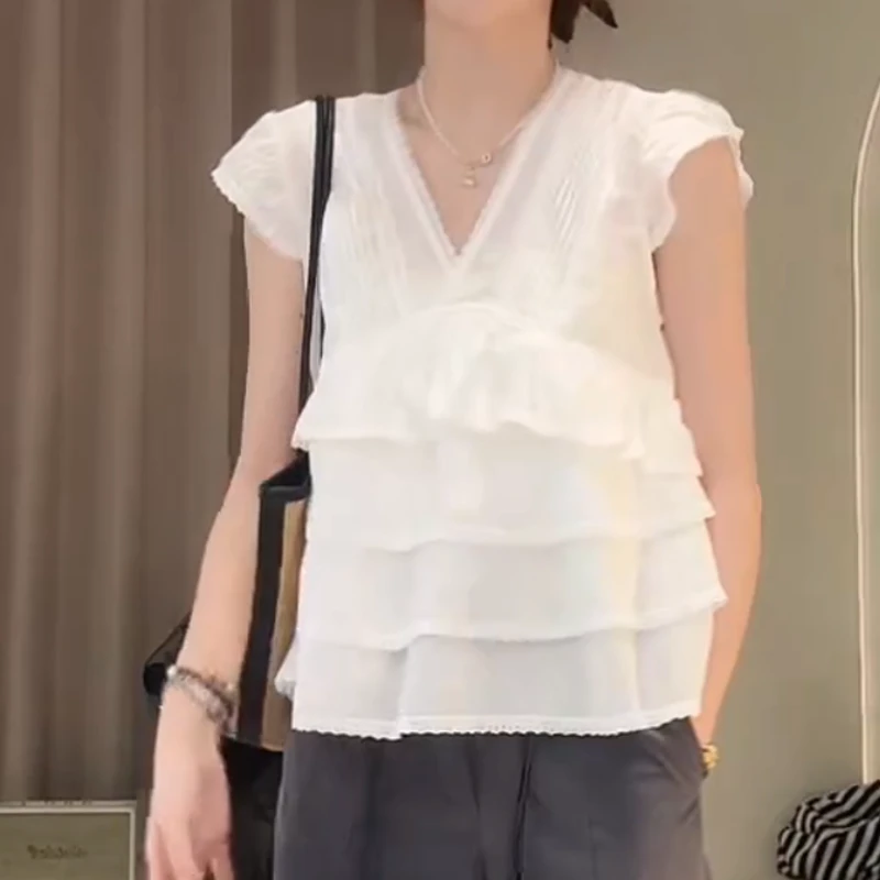 夏季新款韩系设计感v领蕾丝花边飞飞袖上衣LK2503902