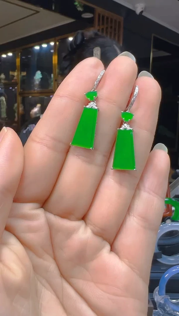 18K金镶嵌翡翠耳饰090