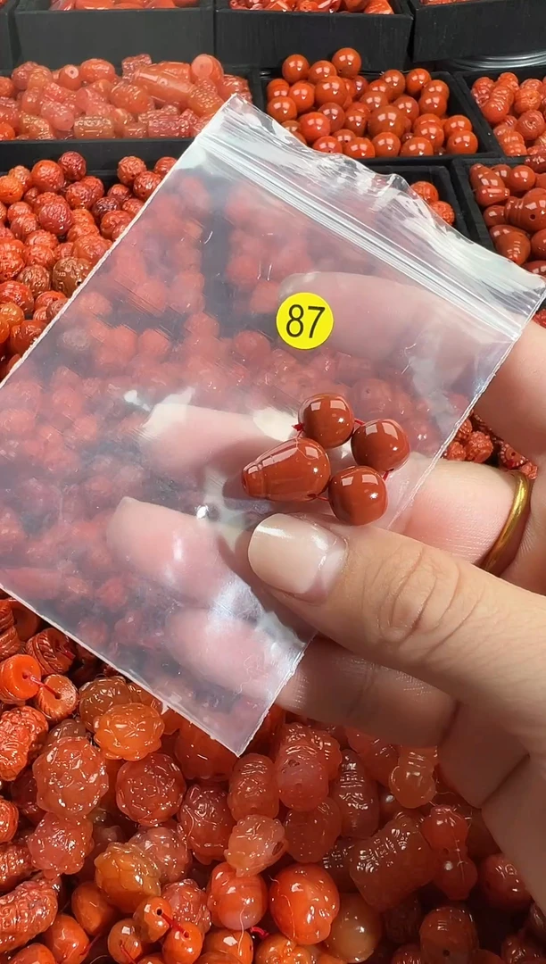 颈饰未镶嵌南红玛瑙1