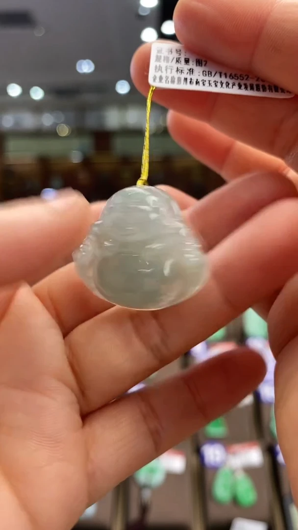 翡翠未镶嵌颈饰佛公
