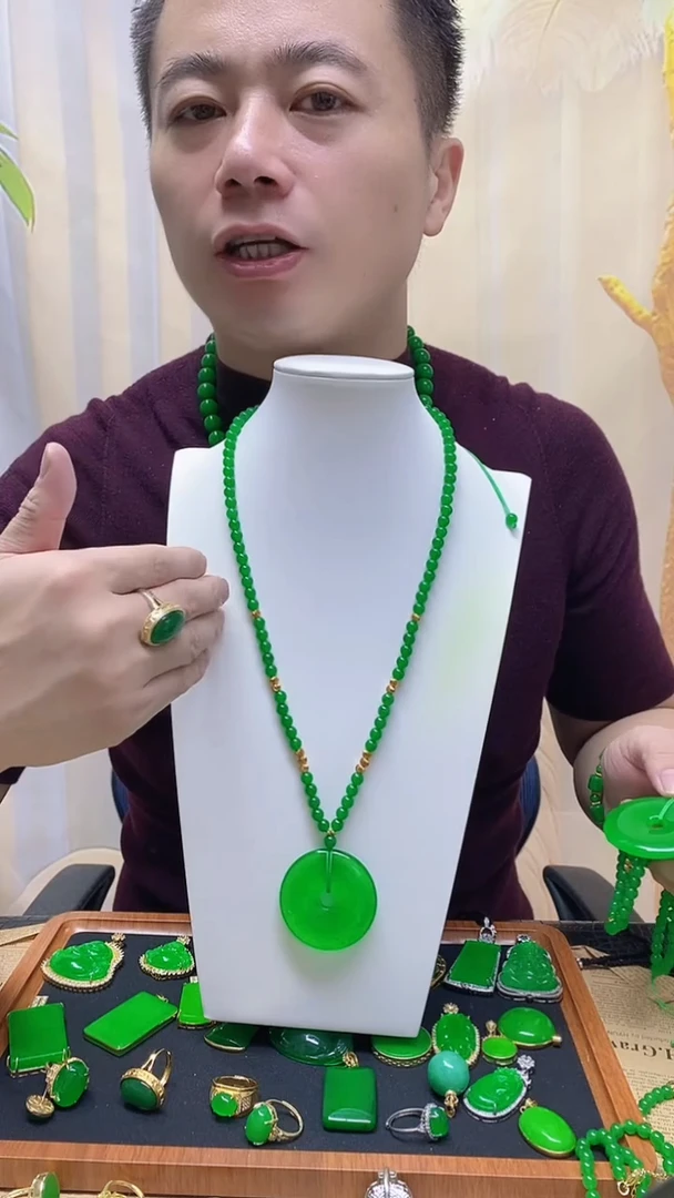 吊坠(赠链)未镶嵌翡翠翡翠吊坠