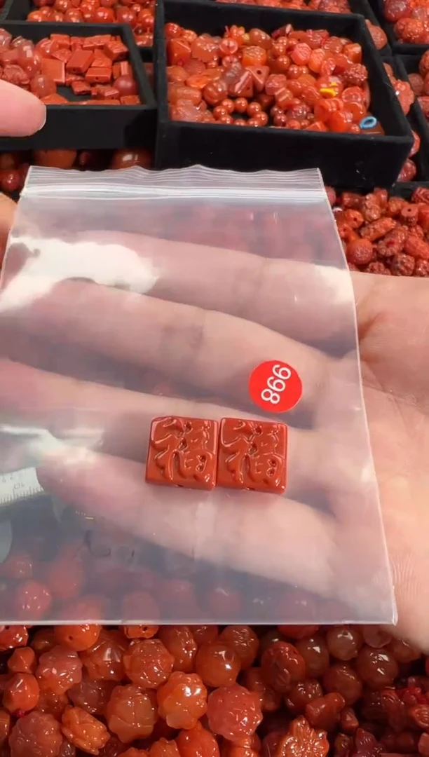 南红玛瑙未镶嵌颈饰1