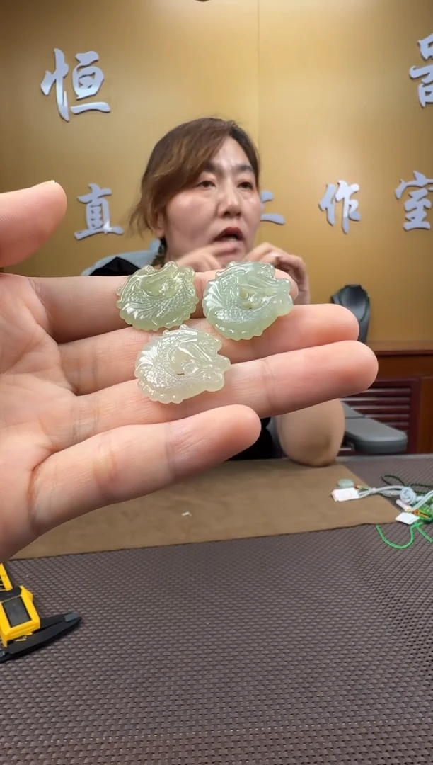 和田玉未镶嵌颈饰挂件（多样性，发一­）