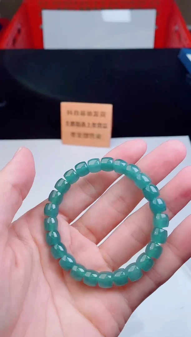 颈饰未镶嵌翡翠    ·