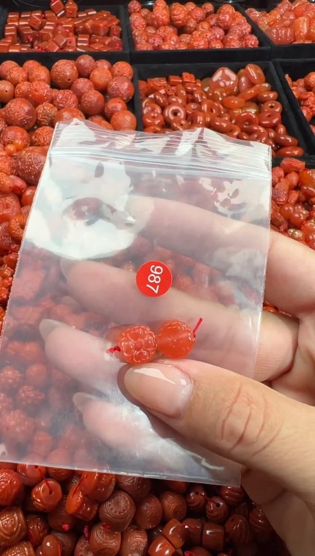 南红玛瑙未镶嵌颈饰1