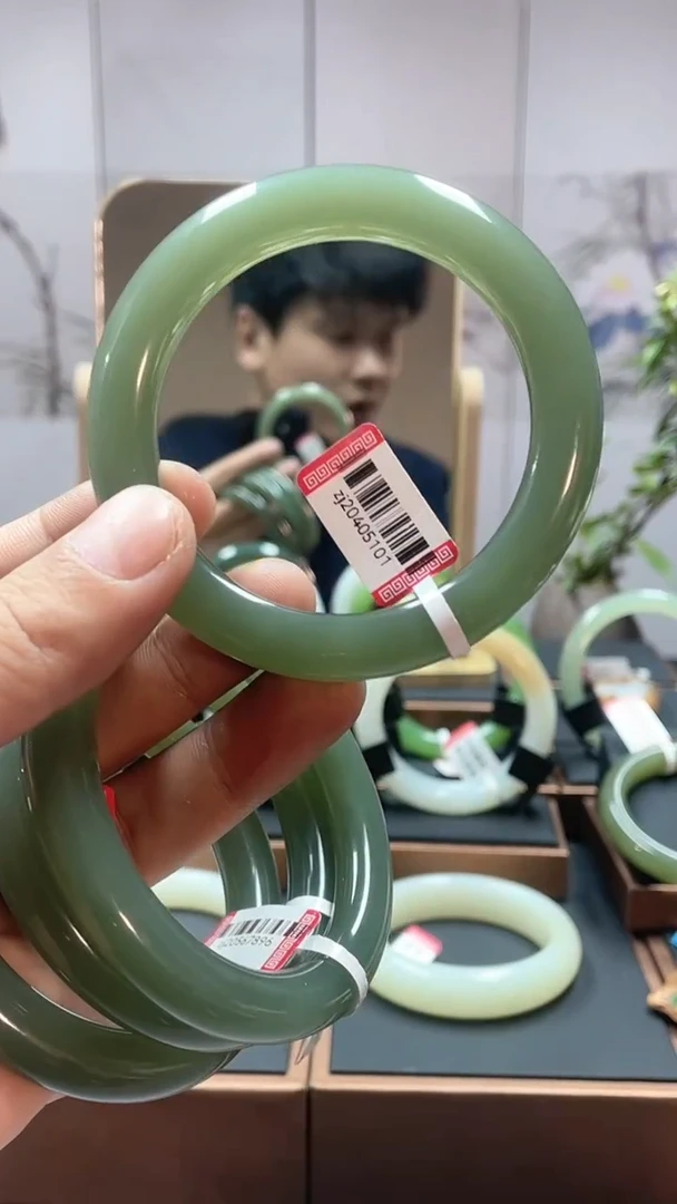 【闪购商品】和田玉手镯未镶嵌湖水绿55-59多样性发一