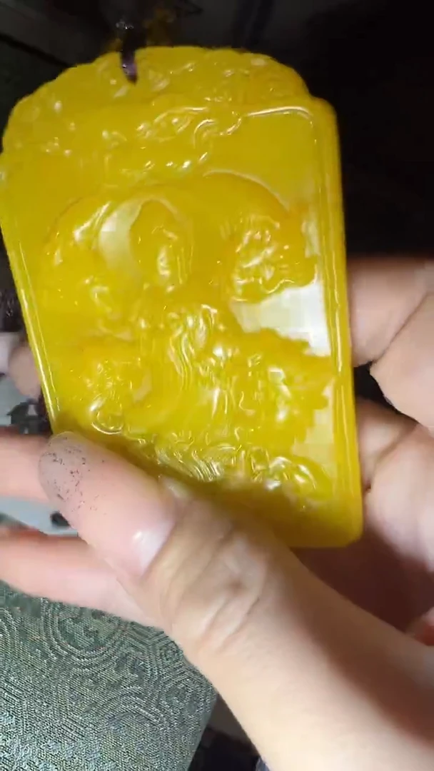 未镶嵌和田玉（黄玉）把件闪购高端商品链接