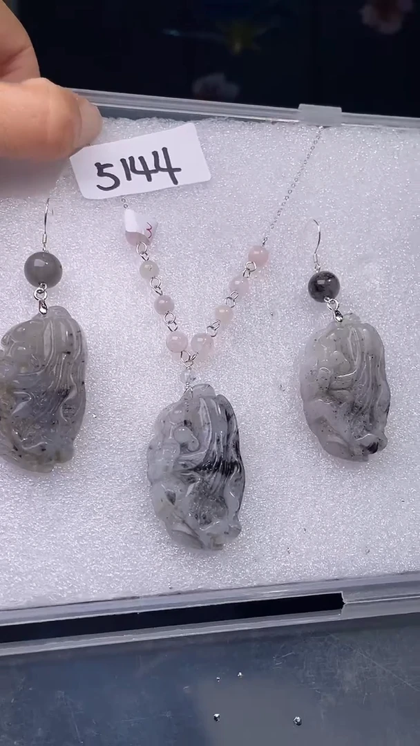 未镶嵌岫玉颈饰喜欢拍