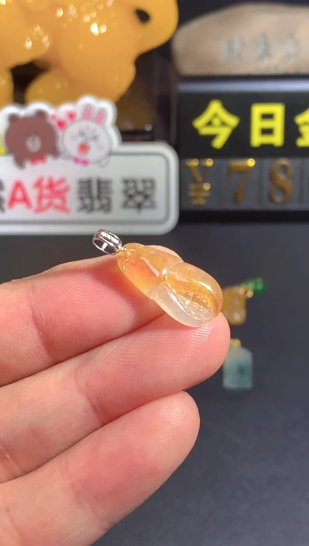 颈饰18K金镶嵌翡翠