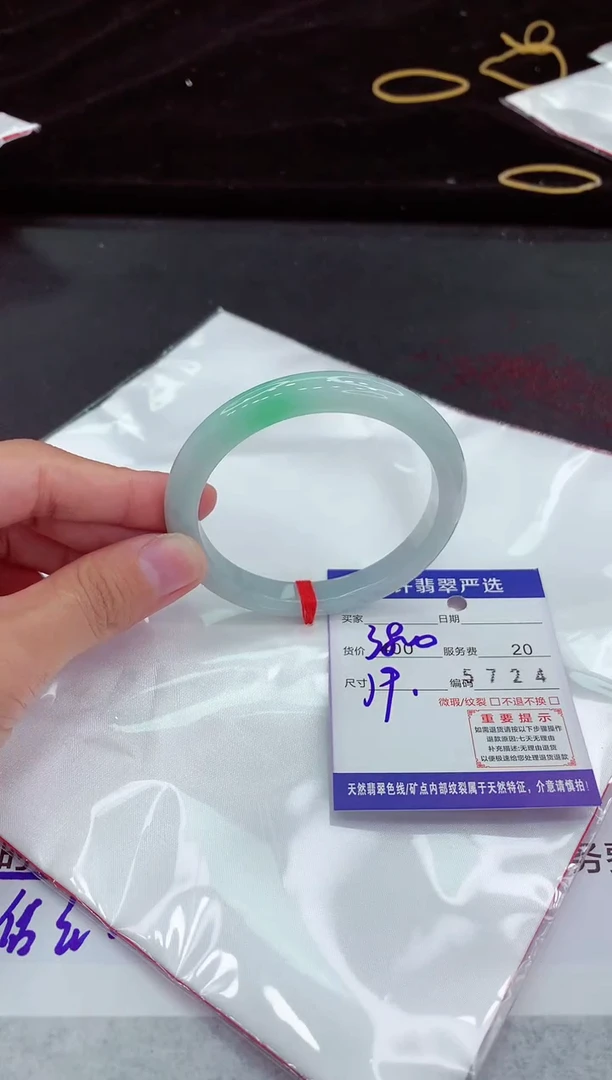 翡翠手镯未镶嵌1111111111111111