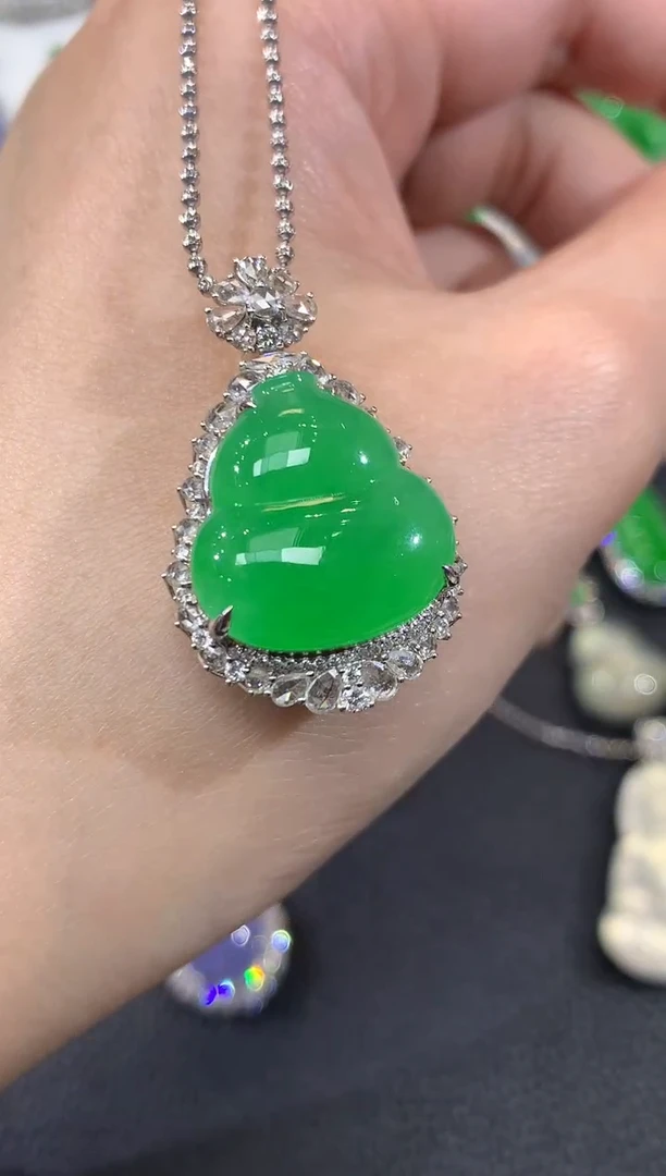 吊坠(不含链)18K金镶嵌翡翠C83